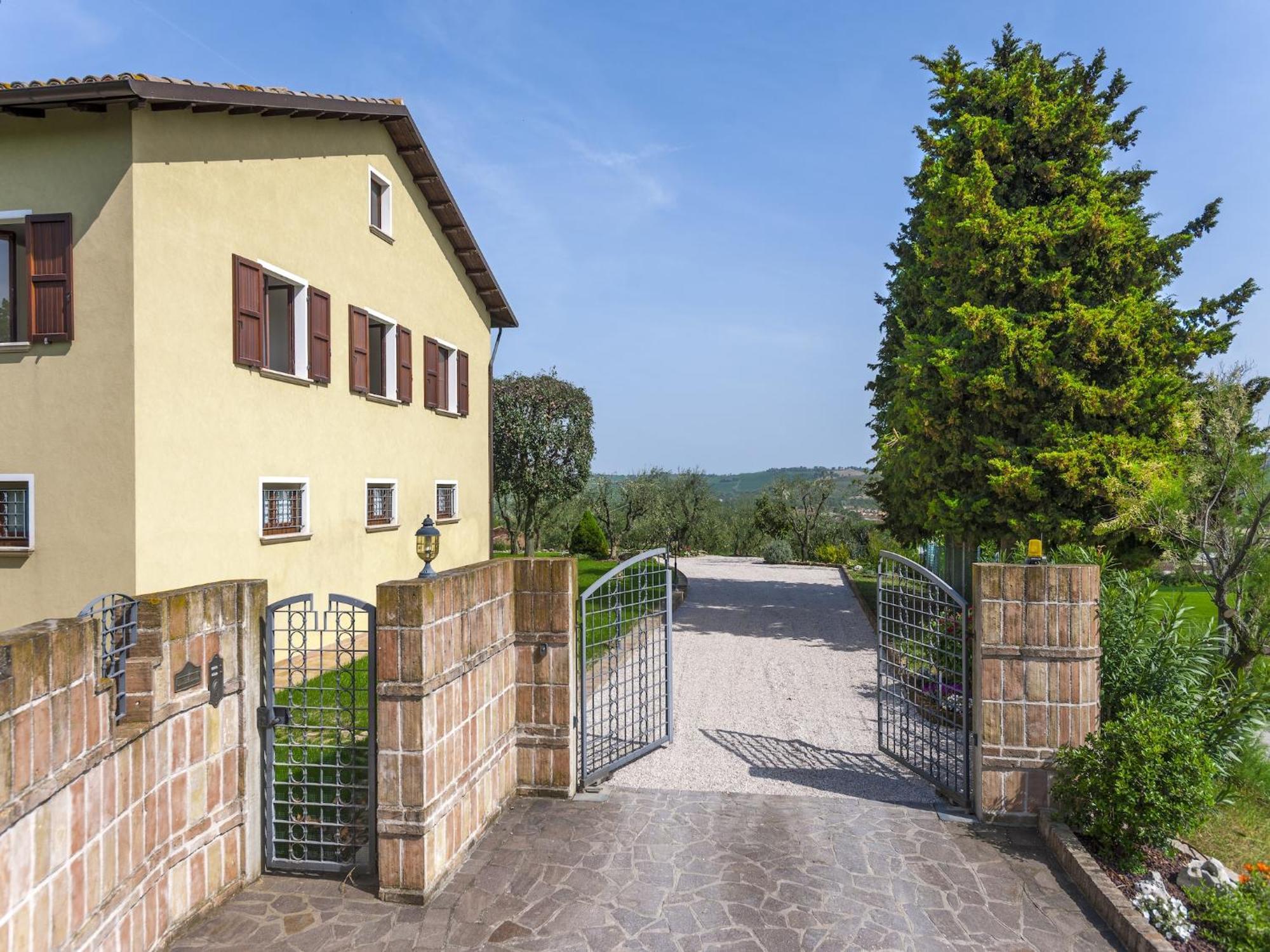 Inviting Holiday Home In San Costanzo With Swimming Pool Zewnętrze zdjęcie